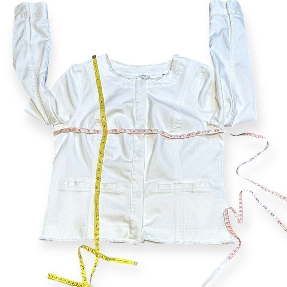 CABI Women’s White Castaway Raw Hem Denim Jacket Size Medium Style #5479 - Picture 7 of 7